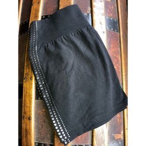 Express fitted skirt with side details!! 🖤